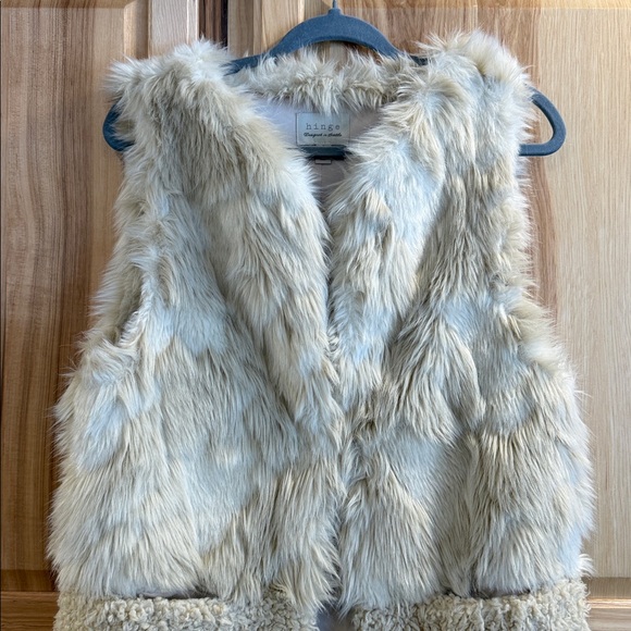 Hinge Women’s Classy Contemporary Versatile Faux Fur Sherpa Vest in Cream OSFM - Picture 2 of 12